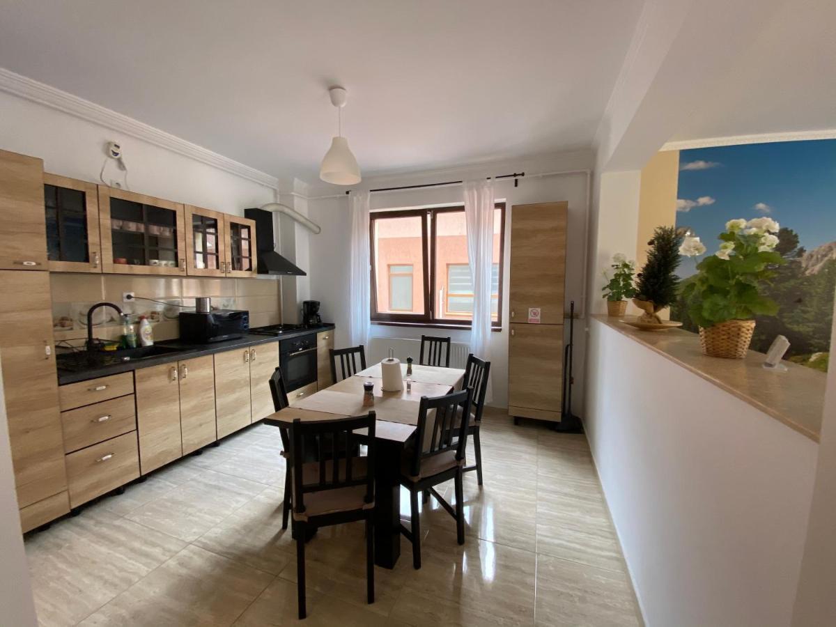 Apartament Holiday Buşteni Exterior foto