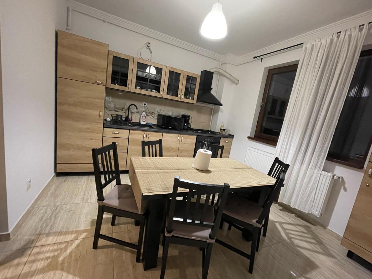 Apartament Holiday Buşteni Exterior foto