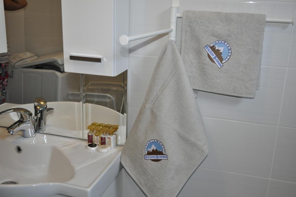 Apartament Holiday Buşteni Habitación foto